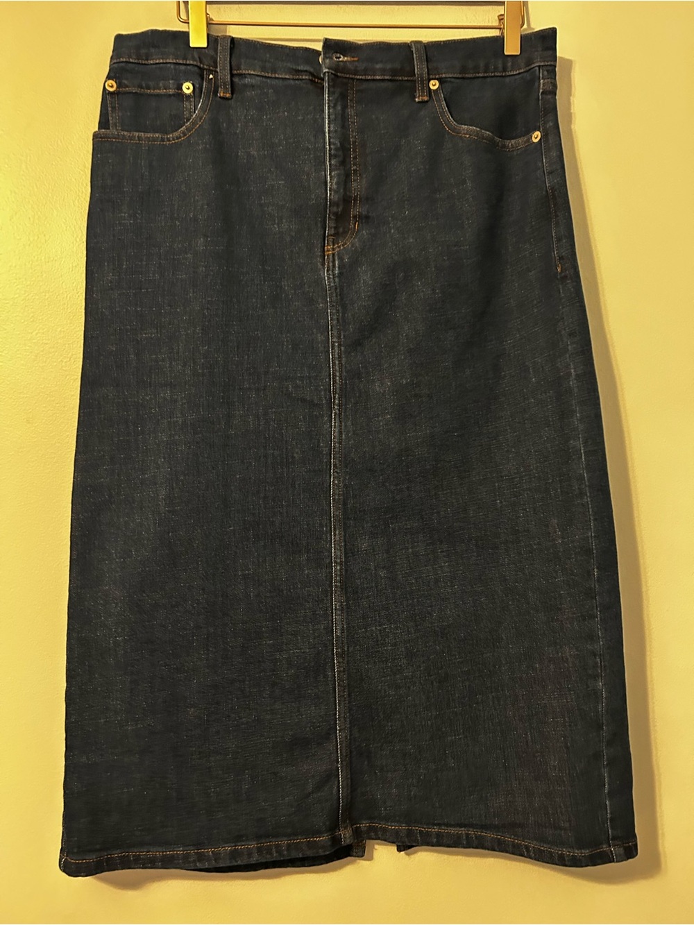 Banana republic Factory Denim skirt. New without tags. Size 14